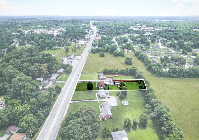 image of 445 W Broad St, Smithville, TN 37166 | MLS# 3244021