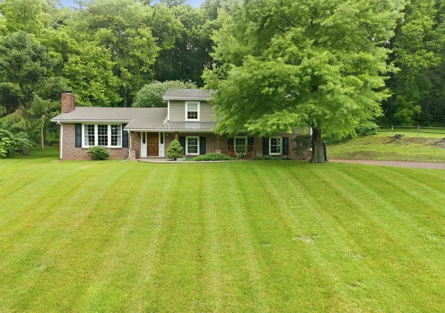 Photo 2 of Single family home for sale at 104 Fairview Dr, Mount Pleasant, TN 38474 | MLS# 3243433 | Listing updated on 2026-08-20