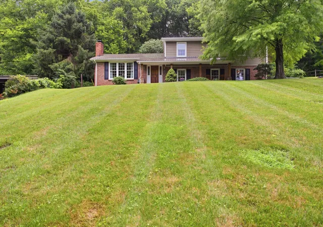 Photo 3 of Single family home for sale at 104 Fairview Dr, Mount Pleasant, TN 38474 | MLS# 3243433 | Listing updated on 2026-08-20