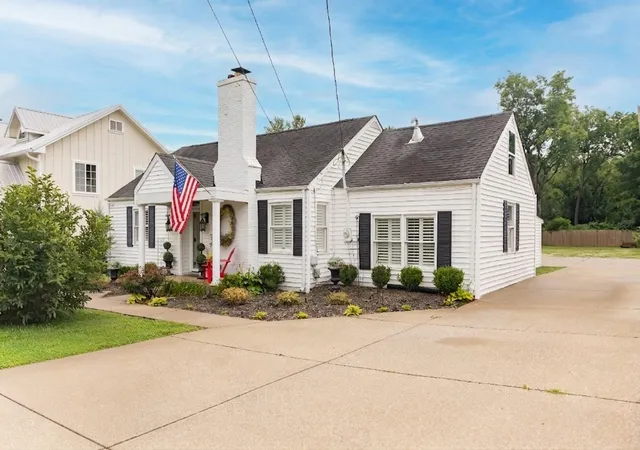Photo 2 of Single family home for sale at 417 Battle Ave, Franklin, TN 37064 | MLS# 3243432 | Listing updated on 2026-08-19
