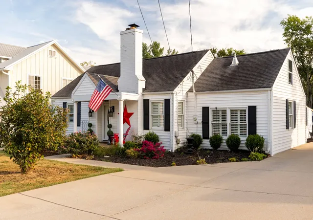 Photo 2 of Single family home for sale at 417 Battle Ave, Franklin, TN 37064 | MLS# 3243432 | Listing updated on 2026-10-09