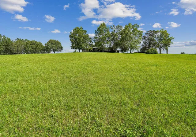 Photo 3 of Single family home for sale at 2351 Long Holw Pike, Hendersonville, TN 37075 | MLS# 3243091 | Listing updated on 2026-06-15
