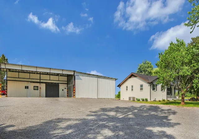 Photo 2 of Single family home for sale at 1944 Weeks Rd, Murfreesboro, TN 37127 | MLS# 3243099 | Listing updated on 2026-06-15