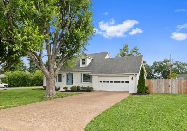 2nd image of 500 8th St, Lawrenceburg, TN 38464 | MLS# 3243335