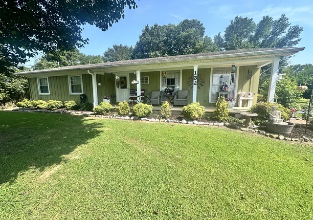 2nd image of 132 Jackson St, Lawrenceburg, TN 38464 | MLS# 3243150