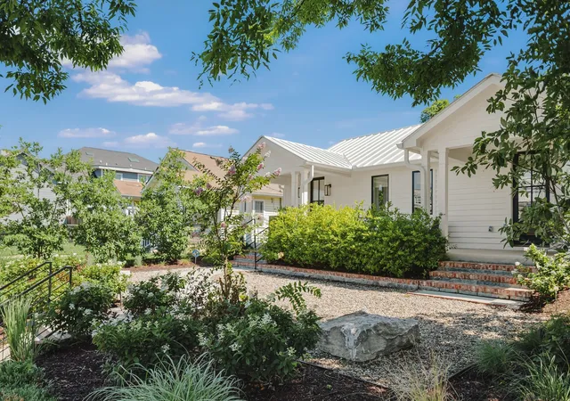 Photo 3 of Single family home for sale at 1806 5th Avenue N, Nashville, TN 37208 | MLS# 3243772 | Listing updated on 2026-08-15