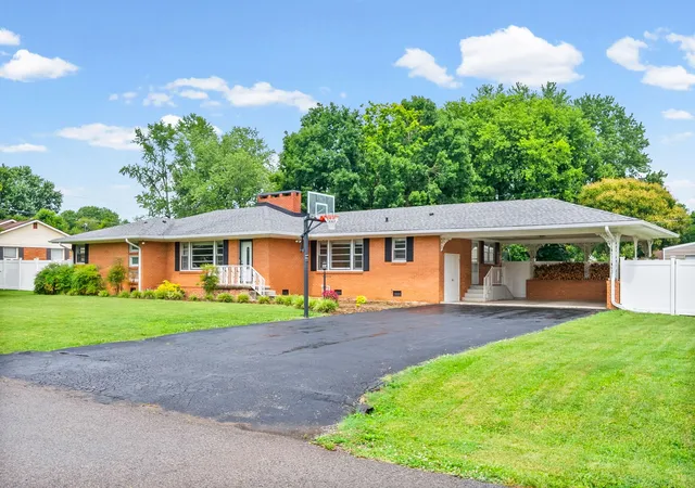 Homes for sale in Hopkinsville, KY | 3424 Leland Cir, Hopkinsville, KY 42240 | MLS# 3244706