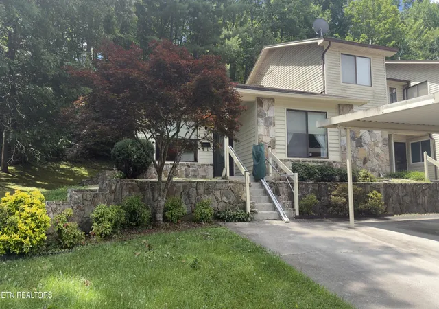 Homes for sale in Oak Ridge, TN | 106 Hazleton Lane, Oak Ridge, TN 37830 | MLS# 3243333