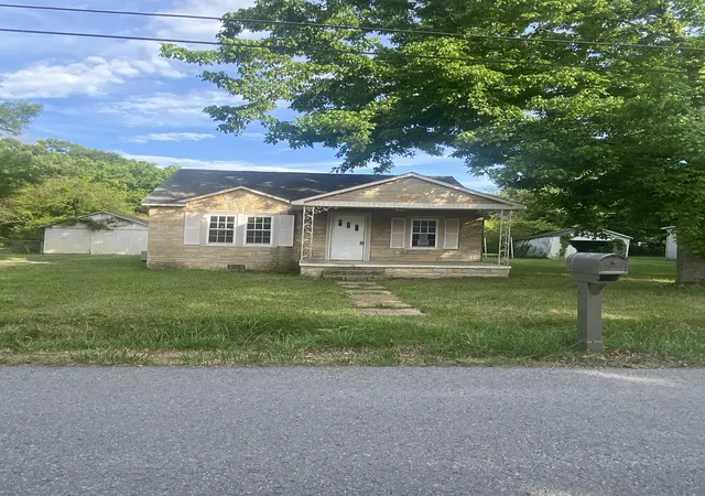 Homes for sale in Tullahoma, TN | 504 General St E, Tullahoma, TN 37388 | MLS# 3243362
