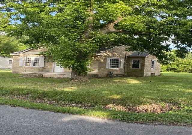 Photo 3 of Single family home for sale at 504 General St E, Tullahoma, TN 37388 | MLS# 3243362 | Listing updated on 2026-06-15