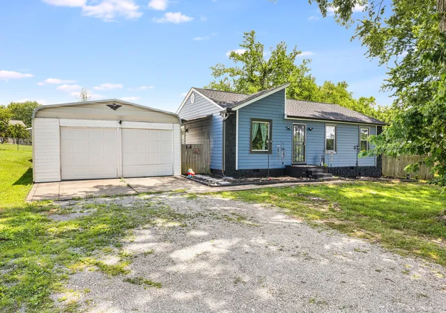 2nd image of 402 Wilkinson Ln, White House, TN 37188 | MLS# 3246101