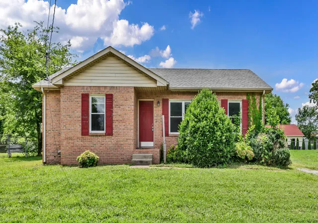 Homes for sale in Clarksville, TN | 3434 Pembroke Rd, Clarksville, TN 37042 | MLS# 3244507