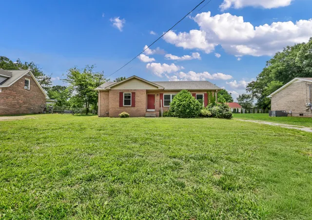 Homes for sale in Clarksville, TN | 3434 Pembroke Rd, Clarksville, TN 37042 | MLS# 3244507