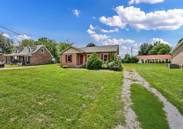 Homes for sale in Clarksville, TN | 3434 Pembroke Rd, Clarksville, TN 37042 | MLS# 3244507