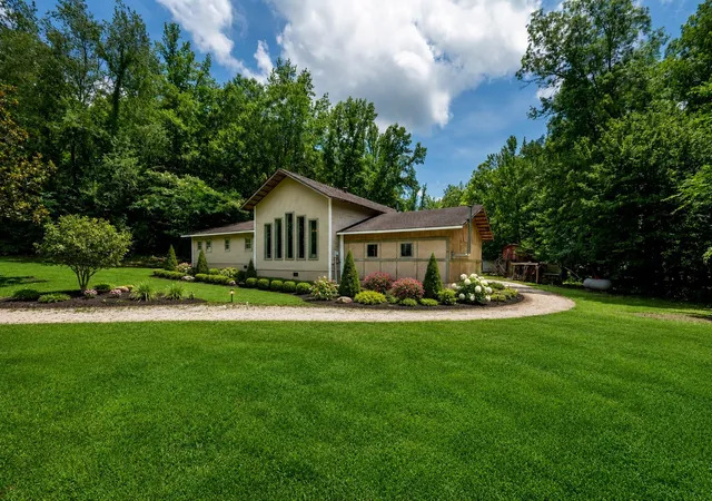1st image of 1791 Deer Creek Rd, Linden, TN 37096 | MLS# 3243574
