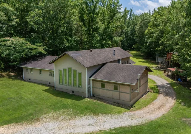 Homes for sale in Linden, TN | 1791 Deer Creek Rd, Linden, TN 37096 | MLS# 3243574