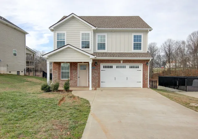 Photo 2 of Sale Pending at 4010 Fort Sumter Dr, Clarksville, TN 37042 | MLS# 3243444 | Listing updated on 2026-08-15