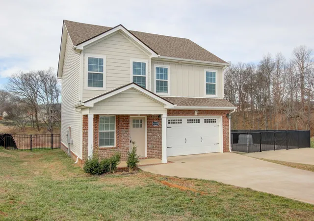 Photo 3 of Sale Pending at 4010 Fort Sumter Dr, Clarksville, TN 37042 | MLS# 3243444 | Listing updated on 2026-08-15