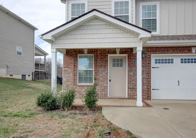 Photo 3 of Sale Pending at 4010 Fort Sumter Dr, Clarksville, TN 37042 | MLS# 3243444 | Listing updated on 2026-08-15