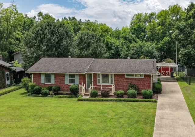 Photo 1 of Single family home for sale at 102 Robinhood Cir, Hendersonville, TN 37075 | MLS# 3243496 | Listing updated on 2026-09-23