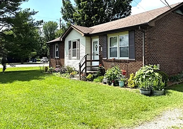 Photo 2 of Single family home for sale at 1438 Veterans Pkwy, Murfreesboro, TN 37128 | MLS# 3243524 | Listing updated on 2026-10-13