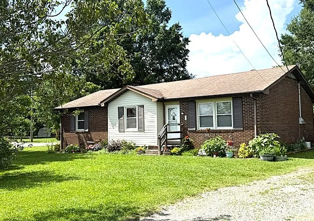 Photo 3 of Single family home for sale at 1438 Veterans Pkwy, Murfreesboro, TN 37128 | MLS# 3243524 | Listing updated on 2026-10-13