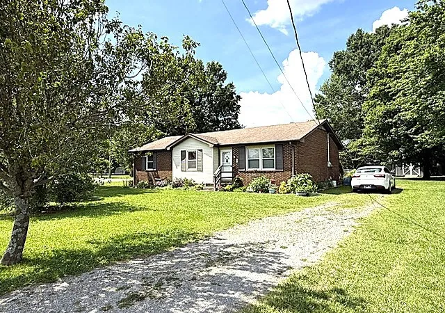 Photo 3 of Single family home for sale at 1438 Veterans Pkwy, Murfreesboro, TN 37128 | MLS# 3243524 | Listing updated on 2026-10-13