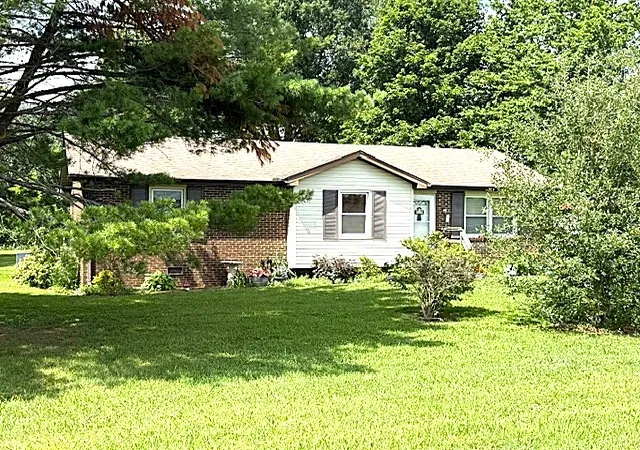 Photo 4 of Single family home for sale at 1438 Veterans Pkwy, Murfreesboro, TN 37128 | MLS# 3243524 | Listing updated on 2026-10-13