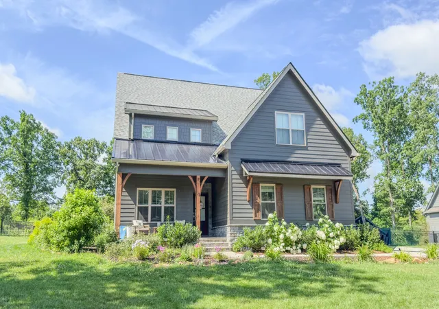 Homes for sale in Signal Mountain, TN | 1924 Corral Rd, Signal Mountain, TN 37377 | MLS# 3245843
