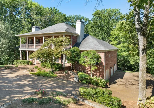 Photo 3 of Single family home for sale at 923 Stuart Ln, Brentwood, TN 37027 | MLS# 3243932 | Listing updated on 2026-09-29