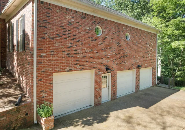Photo 3 of Single family home for sale at 923 Stuart Ln, Brentwood, TN 37027 | MLS# 3243932 | Listing updated on 2026-09-29