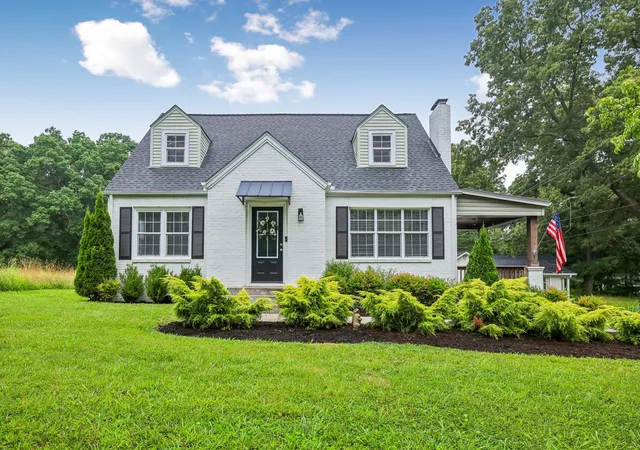 1st image of 810 W Lincoln St, Tullahoma, TN 37388 | MLS# 3243791