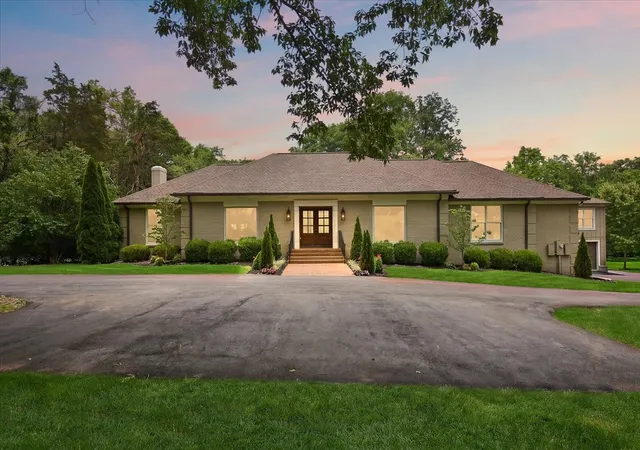 Photo 2 of Single family home for sale at 1409 Sneed Rd W, Franklin, TN 37069 | MLS# 3245274 | Listing updated on 2026-08-16