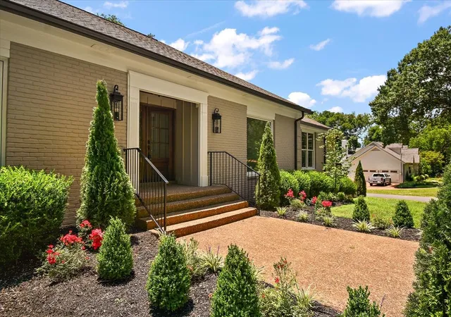 Photo 4 of Single family home for sale at 1409 Sneed Rd W, Franklin, TN 37069 | MLS# 3245274 | Listing updated on 2026-08-16
