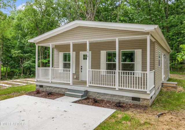 Homes for sale in Athens, TN | 1619 Scenic Dr, Athens, TN 37303 | MLS# 3243781