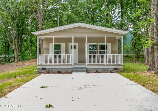 Homes for sale in Athens, TN | 1619 Scenic Dr, Athens, TN 37303 | MLS# 3243781