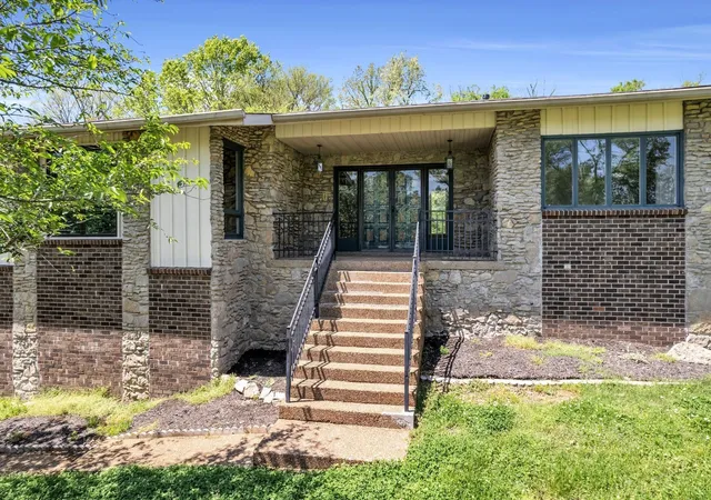 Photo 2 of Single family home for sale at 118 Sun Valley Rd, Mount Juliet, TN 37122 | MLS# 3262676 | Listing updated on 2026-10-04