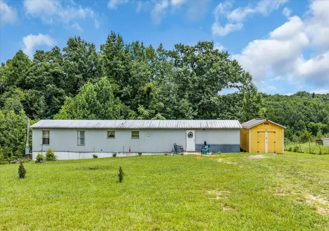 Photo 3 of Manufactured home for sale at 742 Captain Carter Rd, Spencer, TN 38585 | MLS# 3287857 | Listing updated on 2026-09-29