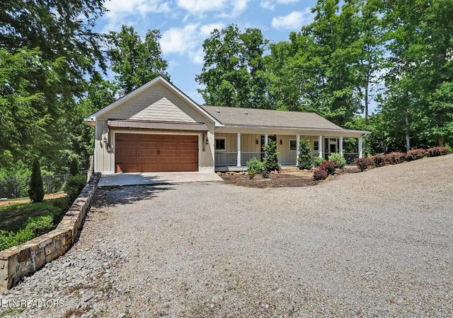 Homes for sale in Allardt, TN | 292 Crouch Branch Lane, Allardt, TN 38504 | MLS# 3243864