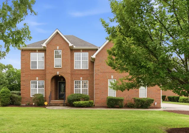 Photo 2 of Single family home for sale at 1939 Cliffview Ct, Murfreesboro, TN 37128 | MLS# 3246211 | Listing updated on 2026-09-18