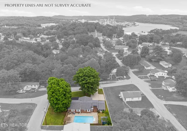 Homes for sale in Loudon, TN | 513 Smokey Dr, Loudon, TN 37774 | MLS# 3243925