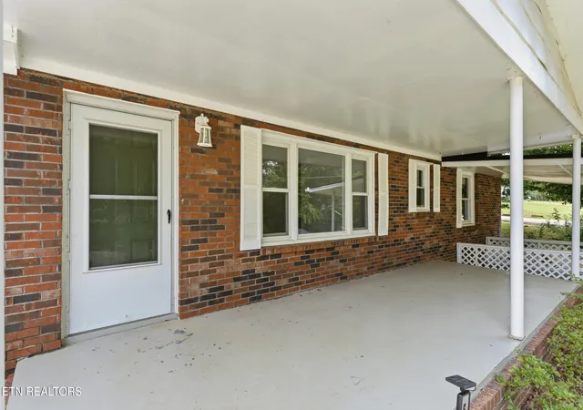 Homes for sale in Loudon, TN | 513 Smokey Dr, Loudon, TN 37774 | MLS# 3243925