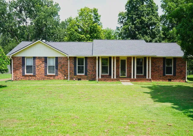 Photo 3 of Single family home for sale at 858 Moreland Dr, Gallatin, TN 37066 | MLS# 3251956 | Listing updated on 2026-08-07
