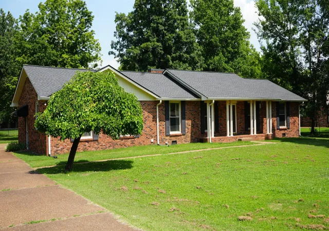 Photo 1 of Single family home for sale at 858 Moreland Dr, Gallatin, TN 37066 | MLS# 3251956 | Listing updated on 2026-08-07