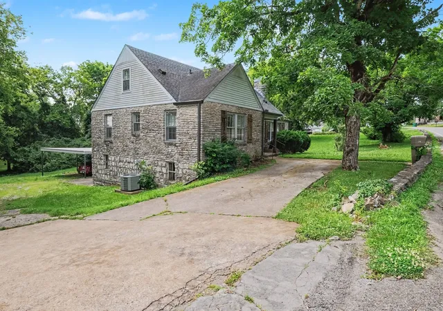 2nd image of 219 8th Ave S, Lewisburg, TN 37091 | MLS# 3244018