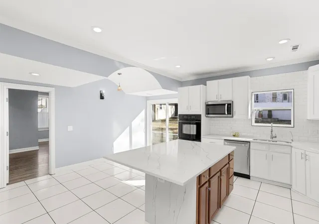 Photo 2 of Single family home for sale at 239 E Bledsoe St, Gallatin, TN 37066 | MLS# 3244097 | Listing updated on 2026-10-07