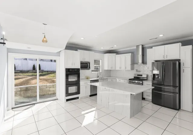 Photo 3 of Single family home for sale at 239 E Bledsoe St, Gallatin, TN 37066 | MLS# 3244097 | Listing updated on 2026-10-07