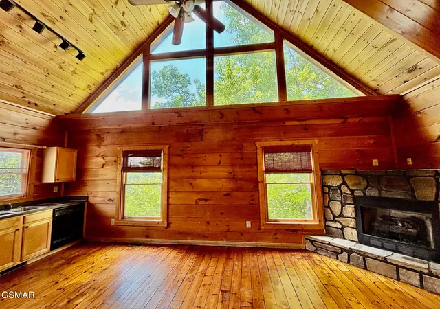 Photo 4 of Sale Pending at 806 Ski View Ln, Sevierville, TN 37876 | MLS# 3543707 | Listing updated on 2026-10-06