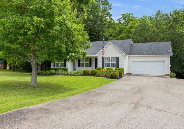 Homes for sale in Columbia, TN | 536 Lenape Path, Columbia, TN 38401 | MLS# 3245155
