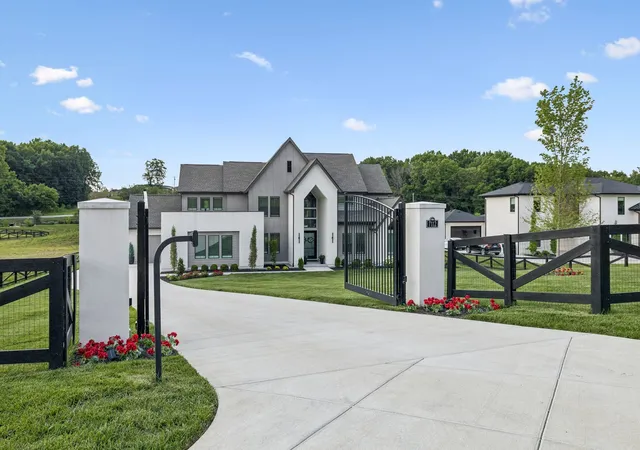 Photo 1 of Single family home for sale at 7112 Bonterra Dr, Franklin, TN 37064 | MLS# 3264071 | Listing updated on 2026-08-03